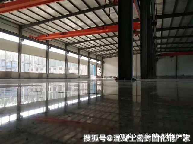 無塵車間地面都是這么造出來的，搞裝修的你認識這種材料嗎