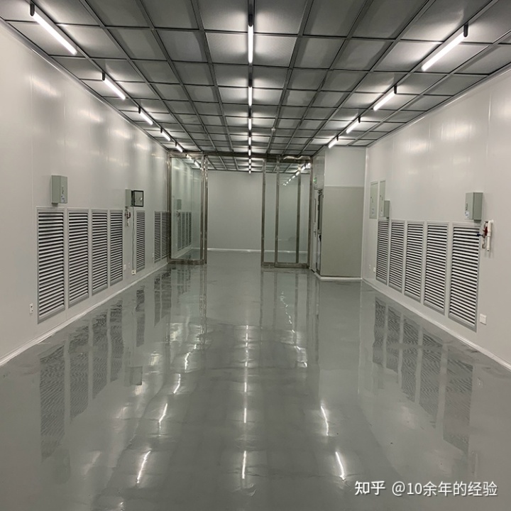 10萬級無塵注塑生產車間 英文專業翻譯_無塵車間裝修_無塵鞋生產車間