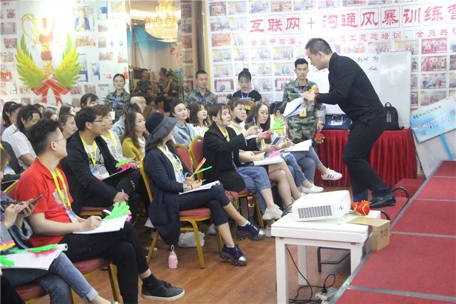 炒雞店門頭裝修店內圖_服裝店裝修_淘寶導航店招店標裝修素材psd