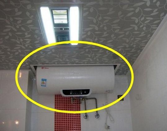 衛生間裝吊頂，再裝電熱水器太壓抑了？學學這方法，美觀還省空間