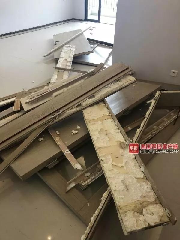 裝修標準3000元/㎡，剛交付精裝房門卻填充紙皮、嚴重發霉！