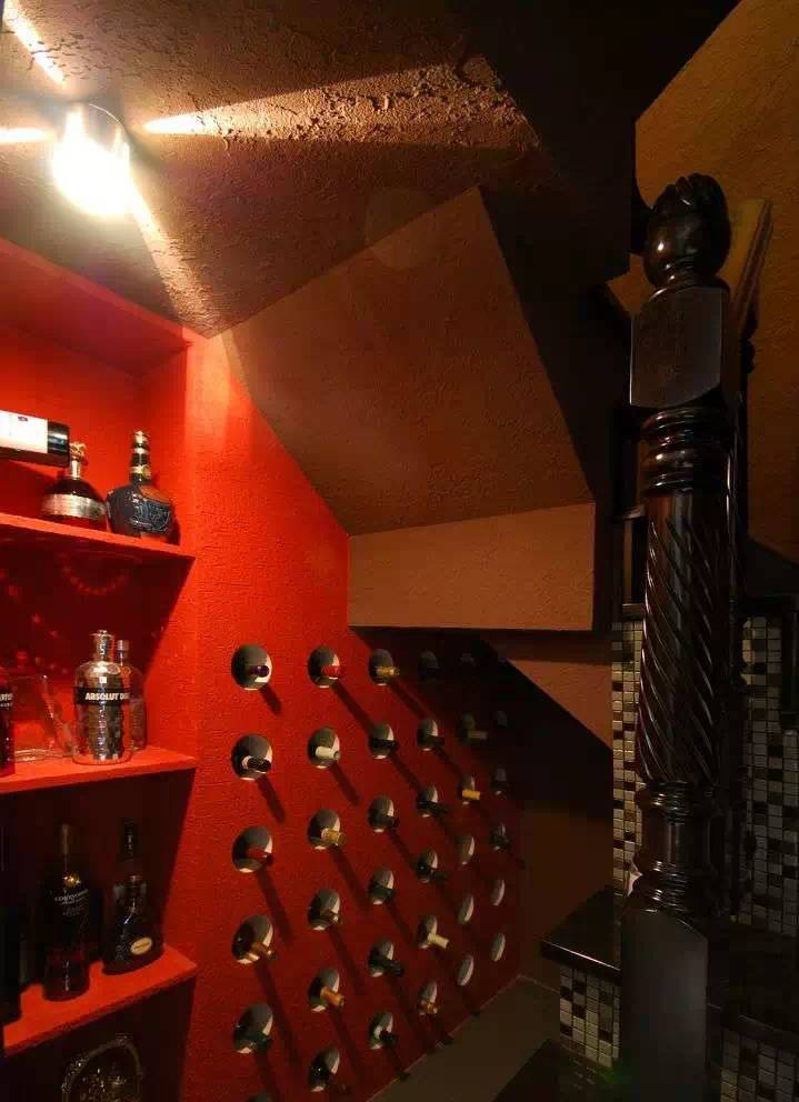 沙發和酒柜在一排效果_酒柜效果圖片大全_酒柜裝修效果圖