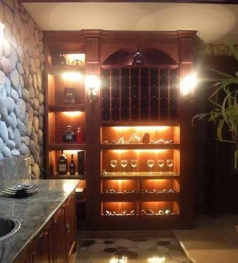 沙發和酒柜在一排效果_酒柜效果圖片大全_酒柜裝修效果圖