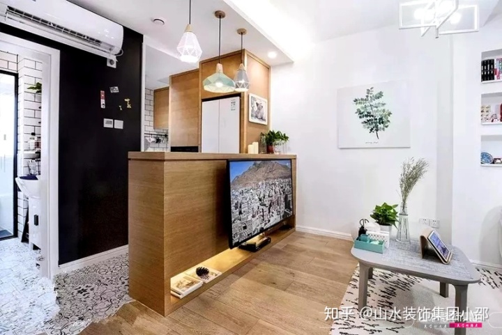 客廳電視墻裝修設計_客廳長度3米6墻上掛多大電視_客廳墻三米六買多大電視