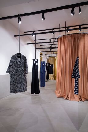 服裝店裝修風格_服裝訂做店裝修圖片_現代唐代服裝風格服裝