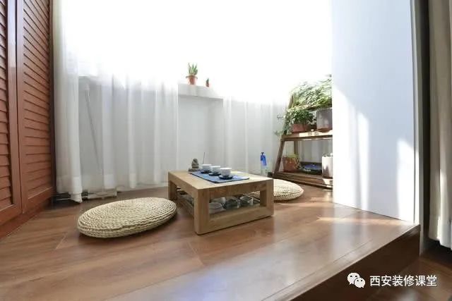 新中式休閑陽臺裝修效果圖_生態木休閑小陽臺裝修效果圖_休閑陽臺裝修效果圖